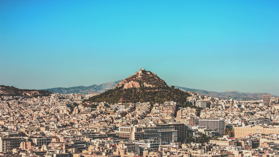 Blick von der Akropolis auf den Stadtberg Lykabettus,  ©photoscreation/iStock