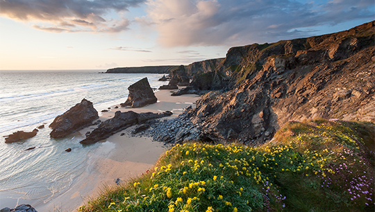 Die Bedruthan Steps an der Nordküste Cornwalls © ian woolcock/Shutterstock 