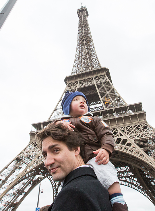 Premierminister Trudeau in Paris mit seinem jüngsten Kind, Hadrien © Adam Scotti/PMO