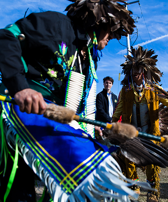 Premierminister Trudeau beim Besuch des Shoal Lake 40 First Nation Reservates in Manitoba © Adam Scotti/PMO