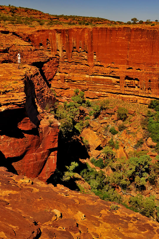 Der Kings Canyon hat Wege mit unterschiedlichen Schwierigkeitsgraden, die alle eine atemberaubende Landschaft bieten ©Stanislav Fosenbauer/Shutterstock