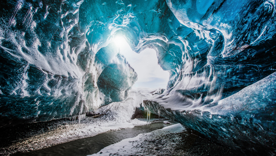 Fantastische Eishöhle im Vatnajökull Nationalpark © OZZO Photography