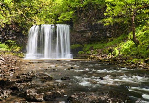 Der wunderschöne Sgwd-yr-Eira (Schneewasserfall) in den Brecon Beacons © Martyn Ferry / Getty Images