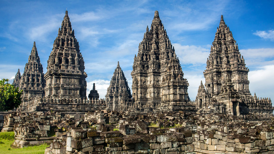 Prambanan ist eine der größten hinduistischen Anlagen der Welt, mit 240 Tempeln - (Foto: © Alexander Mazurkevich / Shutterstock)