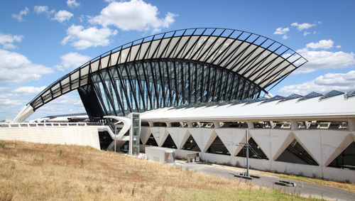 Der TGV-Bahnhof des Flughafen Lyon - (Foto: ©ricochet64/iStock.com)