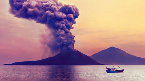 Vulkanausbruch Anak Krakatau - (Foto: ©Byelikova_Oksana/istock.com)