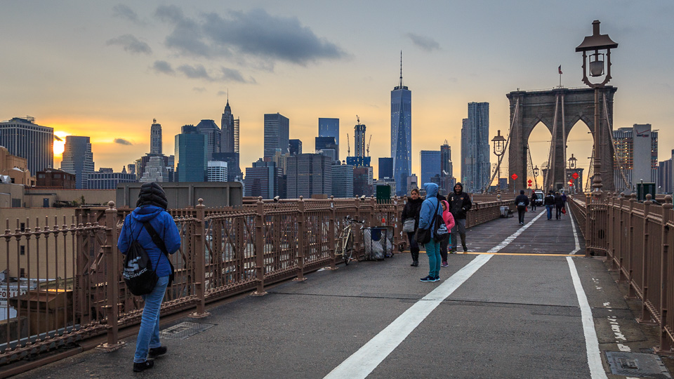 Von der Brookly Bridge hat man einen schönen Blick auf Manhattans Süden - (Foto: Stephan Goldmann) 