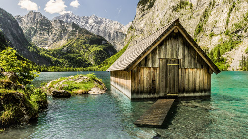Eine Bootshütte im Königssee - (Foto: ©Gabor Török/500px Royalty Free) 