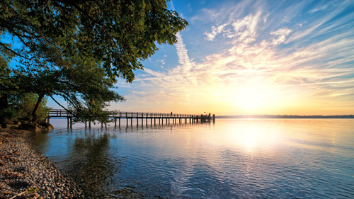 Sonnenaufgang am Starnberger See - (Foto: ©andreaskrappweis/istock.com) 