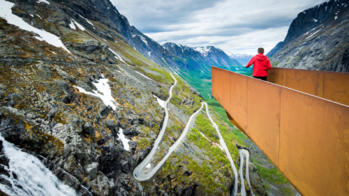 Aussichtspunkt am Trollstigen - (Foto: ©Justin Foulkes/Lonely Planet)