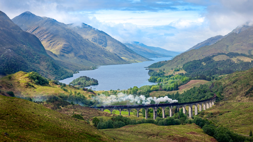 Blick auf Loch Shiel und das Glenfinnan Viaduct - (Foto: ©Pete Seaward/Lonely Planet)