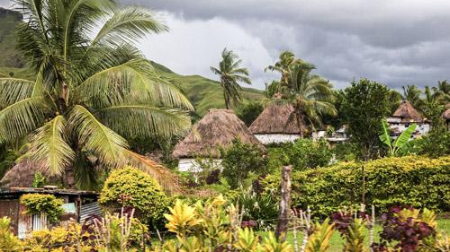 Traditionelle Häuser der Fidschi-Bewohner in Navala - (Foto: ©benkrut/Getty Royalty Free)