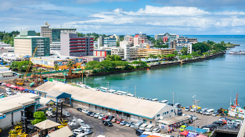 Blick auf die Hauptstadt der Fidschis: Suva - (Foto: ©ymgerman/istock.com) 