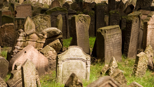 Jüdischer Friedhof Prag - (Foto: ©searagen/iStock.com)