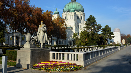 Friedhofskirche zum heiligen Karl Borromäus - (Foto: ©fotofritz16/iStock.com)