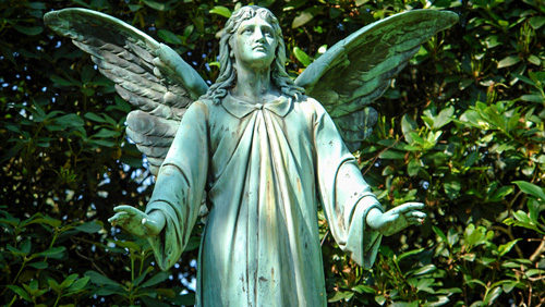 Ein Engel auf dem Friedhof - (Foto: hbbolten/iStock.com)