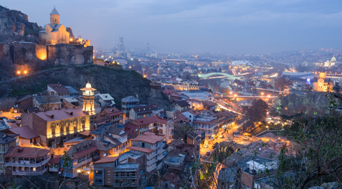 Tiflis bei Dämmerung - (Foto: ©Heorhiy Manukian/500px Royalty Free)