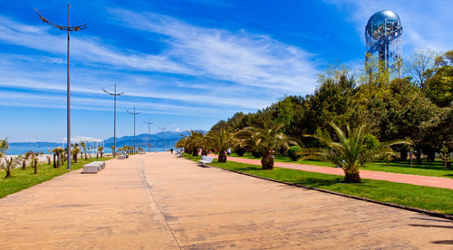 Die Promenade von Batumi - (Foto: ©prescott09/istock.com) 