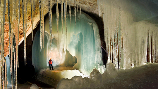 Eishöhle in den österreichischen Alpen - (Foto: ©Eisriesenwelt GmbH)