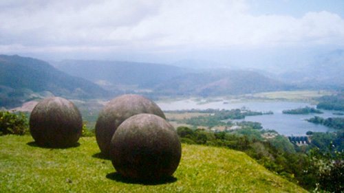 Die Steinkugeln von Costa Rica - (Foto: Von Rodtico21 - Eigenes Werk, CC BY-SA 3.0, https://commons.wikimedia.org/w/index.php?curid=28154817) 