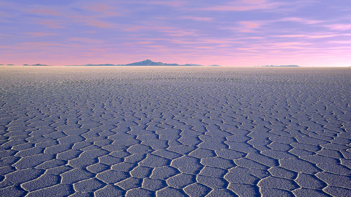 Salar de Uyuni bei Sonnenuntergang - (Foto: © Sergio Pessolano/Getty Royalty Free)