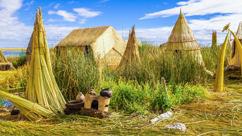 Auf einer Schilf-Insel im Titicaca See - (Foto: © vitmark/Getty Royalty Free) 