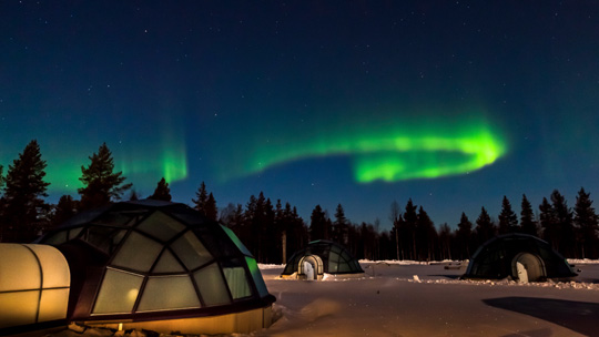 Die Glasiglus von außen - (Foto: © Kakslauttanen Arctic Resort)