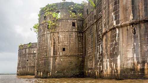 Die Bastionen von Murud Janjira - (Foto: ©iStock.com/SJPailkar)