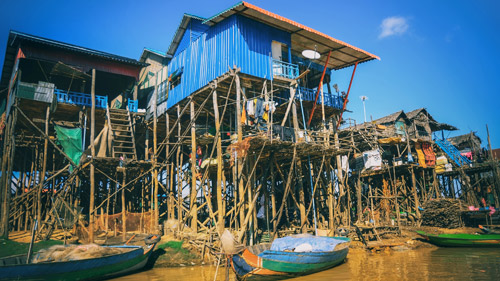 Kampong Phluk im Tonle Sap See bei Trockenheit - (Foto: maroznc/Getty Royalty Free)