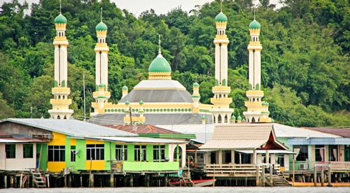 Kampong Ayer in Brunei - (Foto: Donyanedomam/iStock.com)