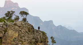 Gezackte Felskämme, so weit das Auge reicht, und dazwischen zahllose Wanderpfade - (Foto: ©Santiago Urquijo/Getty Images)