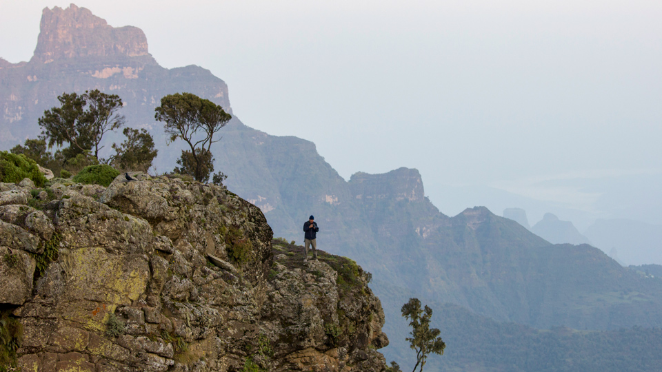 Gezackte Felskämme, so weit das Auge reicht, und dazwischen zahllose Wanderpfade - (Foto: ©Santiago Urquijo/Getty Images)