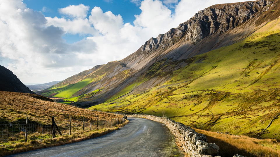 Überall an den Hängen im Snowdonia Nationalpark wachsen die Zutaten des Gin - (Foto: ©Justin Foulkes/Lonely Planet)