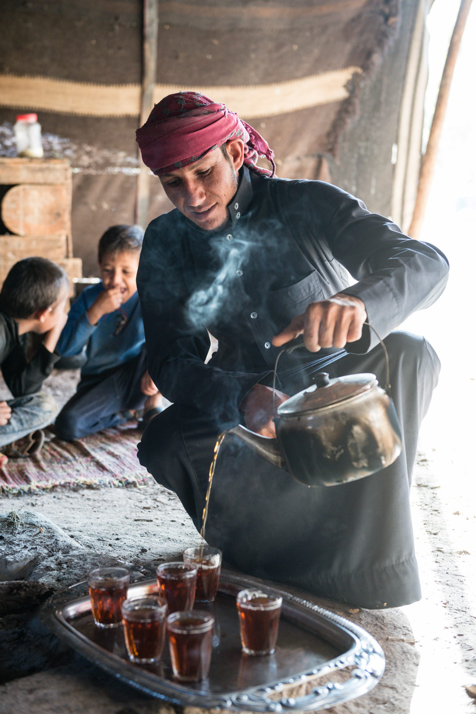 Andere Länder, andere Sitten: das Teetrinken ist fast so alt wie die Wüste selbst  - (Foto: © Justin Foulkes / Lonely Planet)