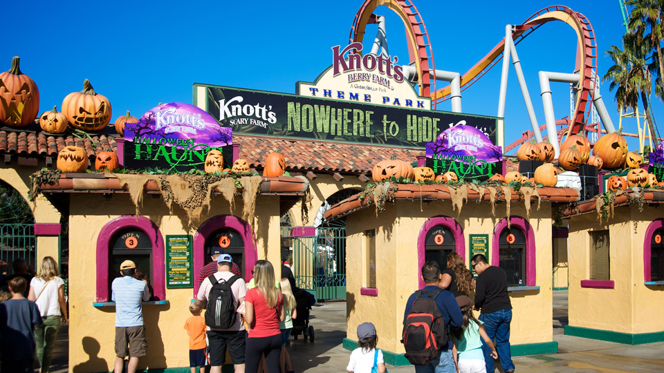 Knotts Berry Farm ist bereits für Halloween geschmückt - (Foto: ©Juan Camilo Bernal/Shutterstock)