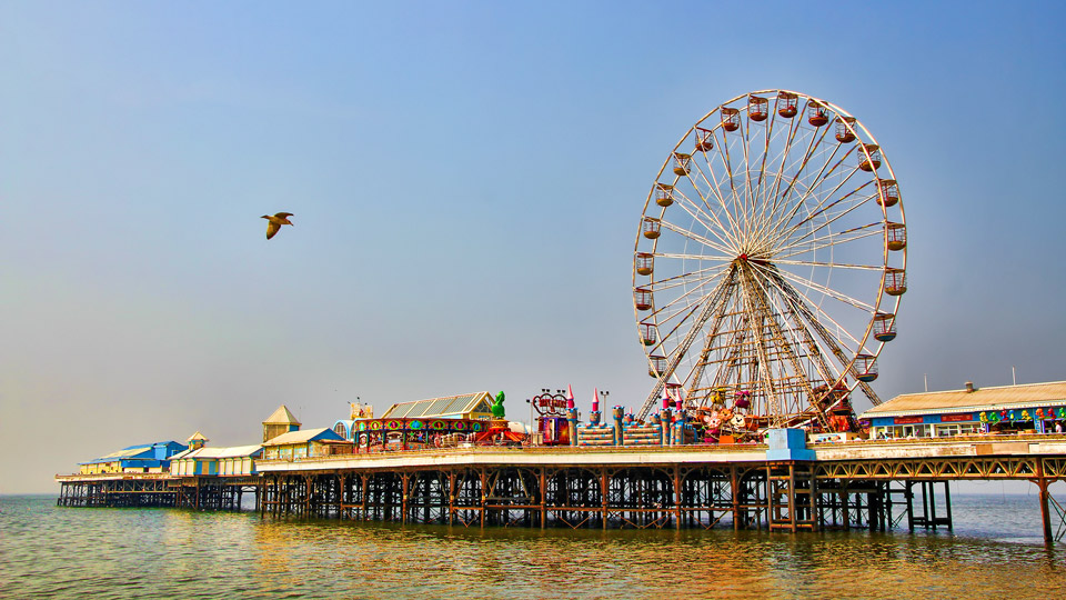 Der Blackpool Pier bietet eine gesunde Portion Nostalgie aus alter Zeit - (Foto: ©Rolf E. Staerk/Shutterstock)