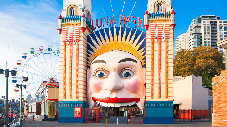 Herr Mond, der Torhüter einer Welt voller Abenteuer im Luna Park - (Foto: ©Aleksandar Todorovic/Shutterstock)