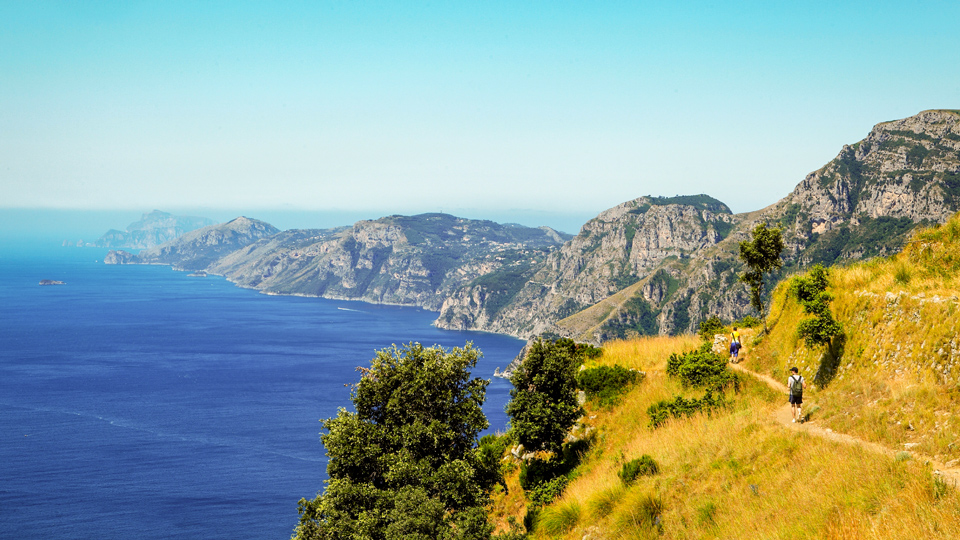 Eine Wanderung entlang des Sentiero degli Dei (Pfad der Götter) bietet eine unglaubliche Aussicht auf die Amalfiküste und die Insel Capri. (Foto: ©Mark Read/Lonely Planet)
