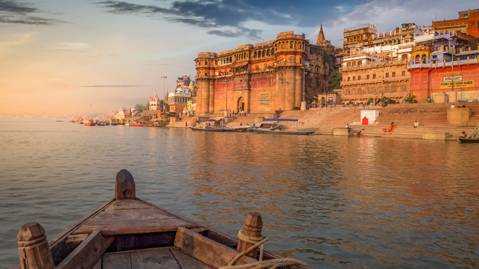 Am Ende des Hippiepfades wartet der heilige Fluss Varanasi - (Foto: © Roop_Dey / Shutterstock)