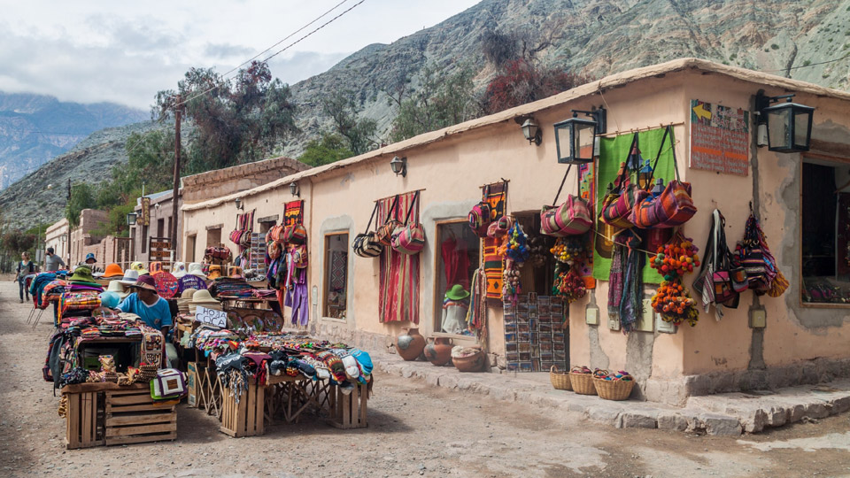 Traditionelles Kunsthandwerk in einem Dorf in der Quebrada de Humahuaca - (Foto: ©Matyas Rehak/Shutterstock)