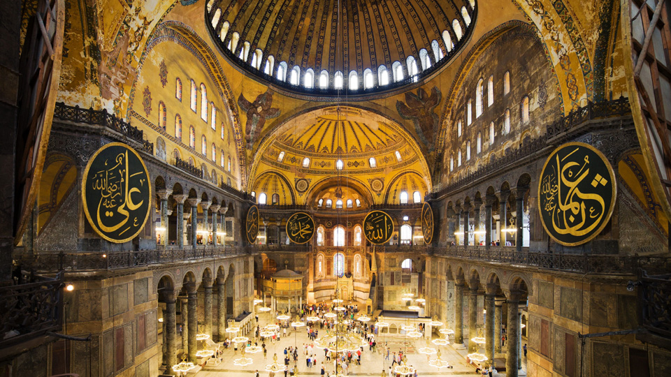 Waagen finden in Istanbul Balance und Schönheit - (Foto: ©Artur Bogacki/Shutterstock)