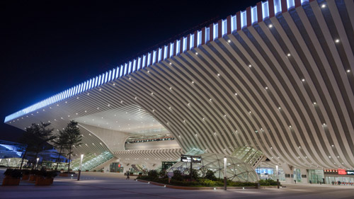 Wuhan Train Station außen - (Foto: ©HU-JUN/iStock.com)