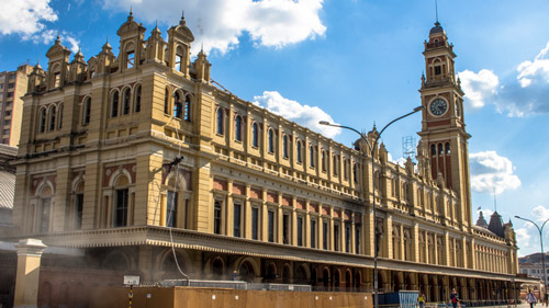 Estacao da Luz von außen - (Foto: ©alffoto/iStock.com)