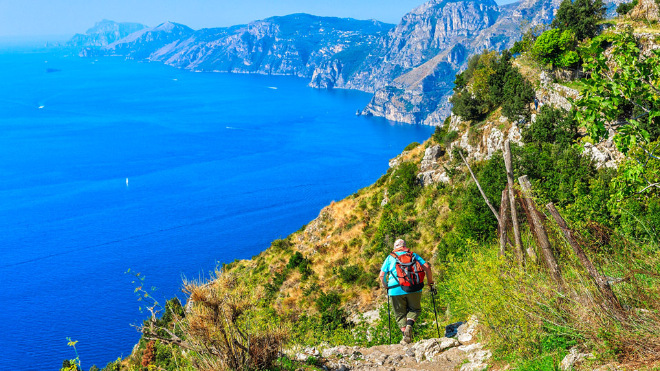 Es ist unschwer zu erkennen, woher der Backpacker Trail "Pfad der Götter" seinen Namen hat - (Foto: ©RomanBabakin/Getty Images)