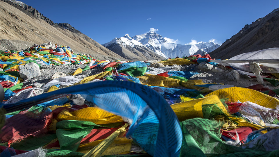 Der majestätische Mount Everest vom Basislager aus - (Foto: ©Reggie Lee/Shutterstock)