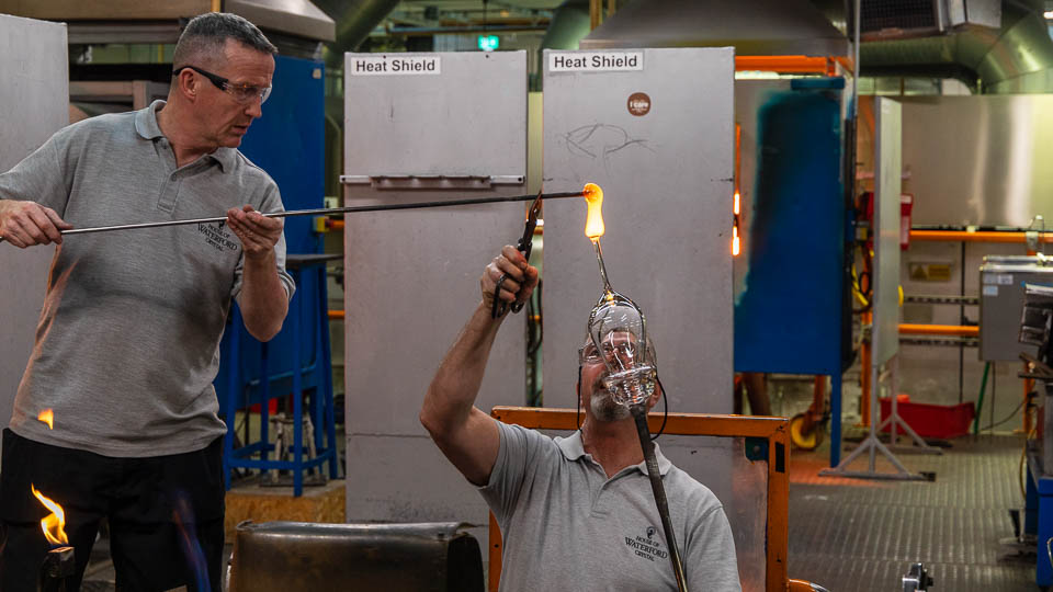 Die Glasmacher bei der Arbeit - (Foto: Katrin Goldmann)