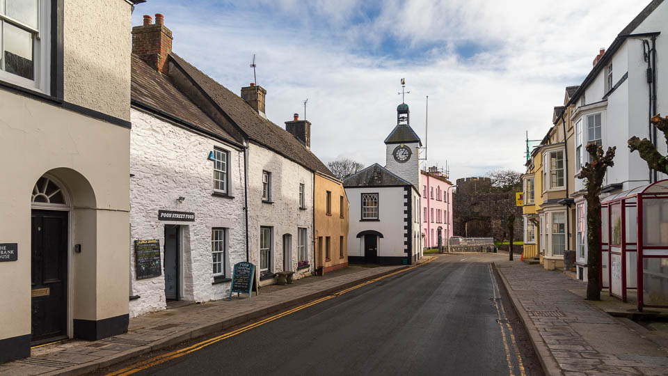 Die Straße durch den Ort Laugharne - (Foto: Katrin Goldmann)