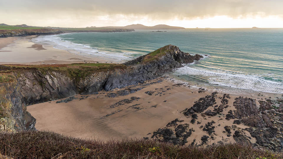 Der Blick auf die Strände nahe des St David’s Head bei der Wanderung - (Foto: Katrin Goldmann)