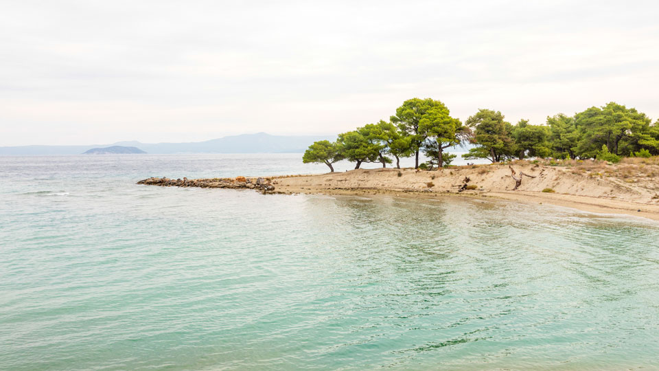 Einsam wie Robinson - auf den kleinen Inseln der Chalkidiki kann man sich im Speerfischen üben - (Foto: © Konstantinos Tsakalidis/Lonely Planet)