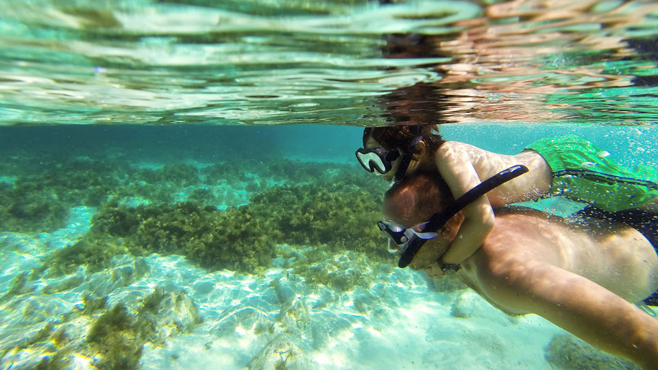 Kristallklares Wasser beim Schnorchelerlebnis für die ganze Familie auf Chalkidiki - (Foto: ©Paul Biris/Getty Images)